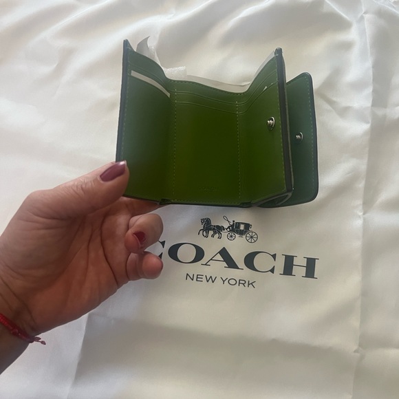 Coach Olive Green Leather Card Holder and wallet - Picture 9 of 11